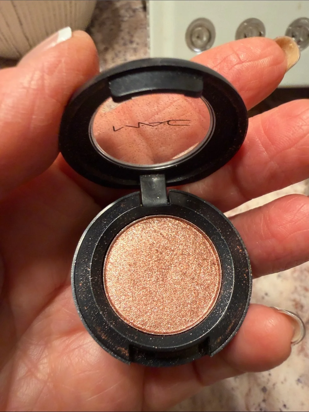 MAC Cosmetics Shimmering single  Eyeshadow in mythology